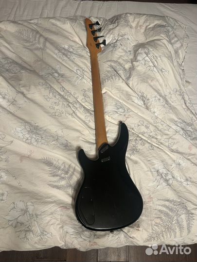 Бас гитара yamaha