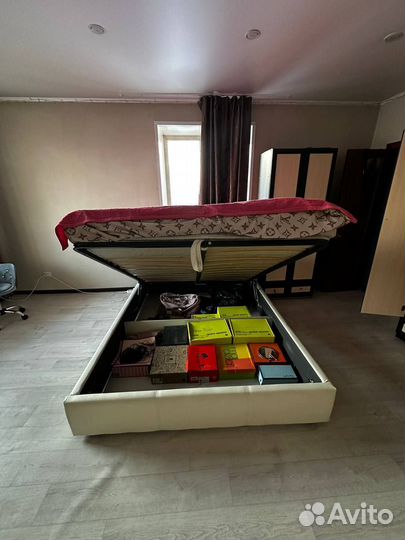 Кровать с подъемным механизмом 160х200 бу