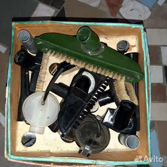 Ретро пылесос Уралец