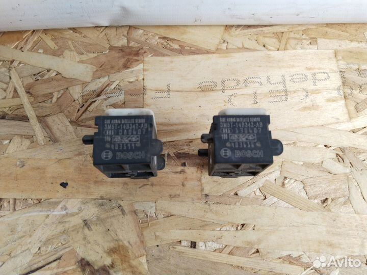 Датчик удара Mazda BK3