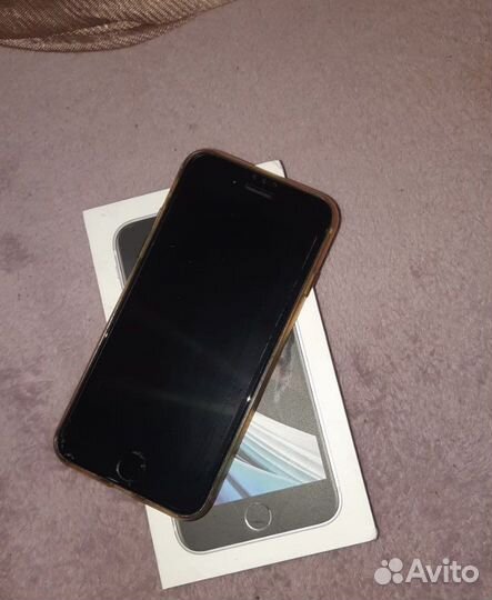 Телефон iPhone se 2020