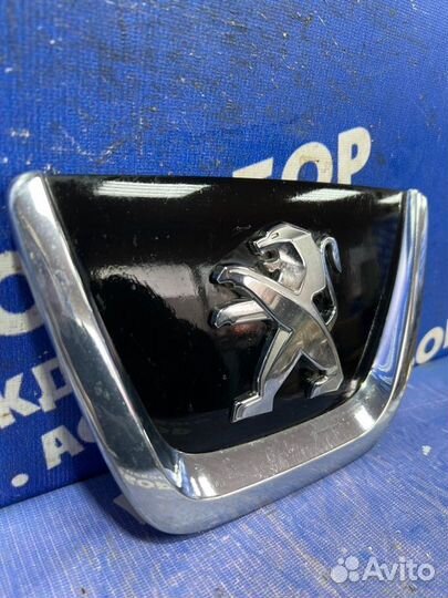 Эмблема Peugeot 308 хэтчбек 2012