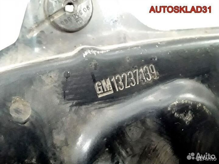 Панель передняя правая Opel Astra H 13237139