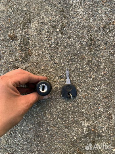 Комплект дверных ручек, личинка замка зажигания