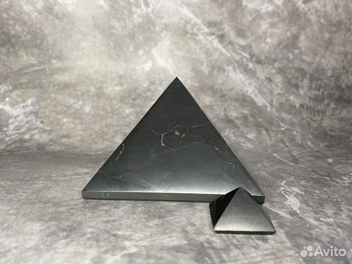 Огромные пирамиды из шунгита