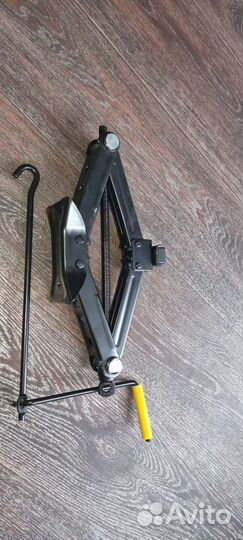 Домкрат винтовой меркур 1.8 тонны