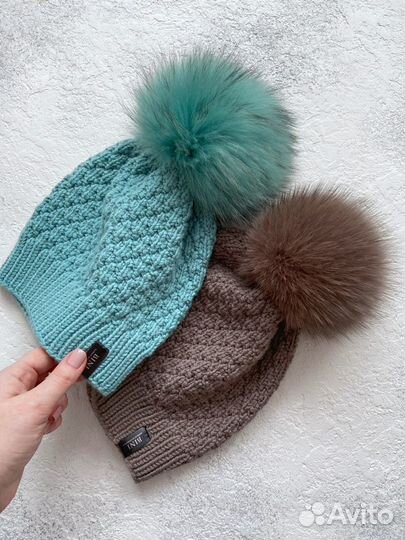 Шапка с натуральным помпоном