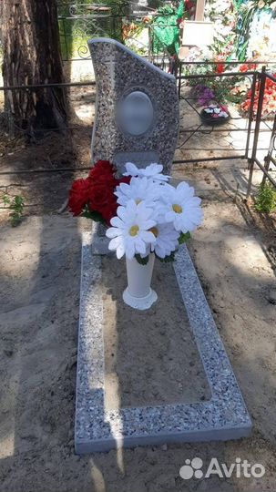 Памятники из мрамора, гранита и мраморной крошки