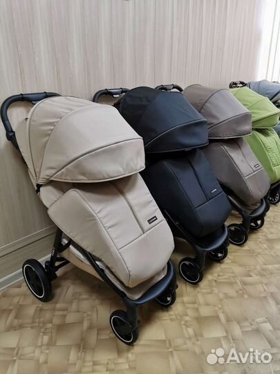 Коляска с большим спальным местом новая