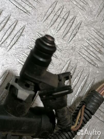 Форсунка двигателя Renault Clio 2005 2012