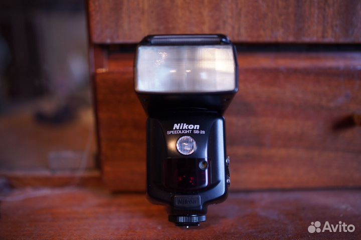 Вспышка Nikon Speedlight SB-28