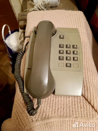 Телефонный аппарат винтаж кнопочный СССР