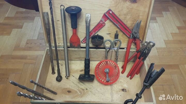 Комплект инструментов с ящиком