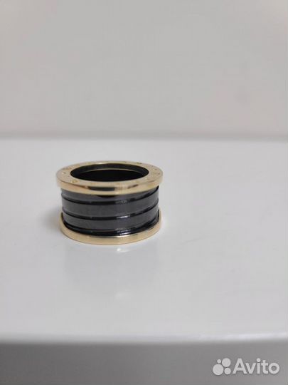 Золотое кольцо bvlgari B.zero1 черная керамика