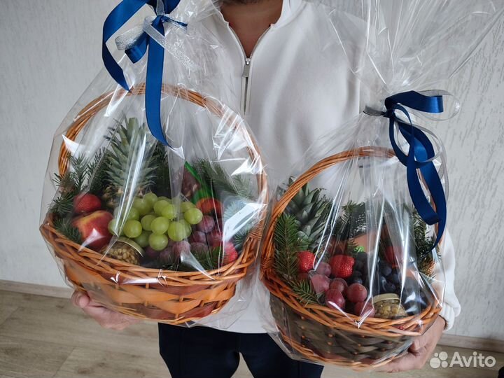 Корзина подарочная с фруктами/колбасой/сыром