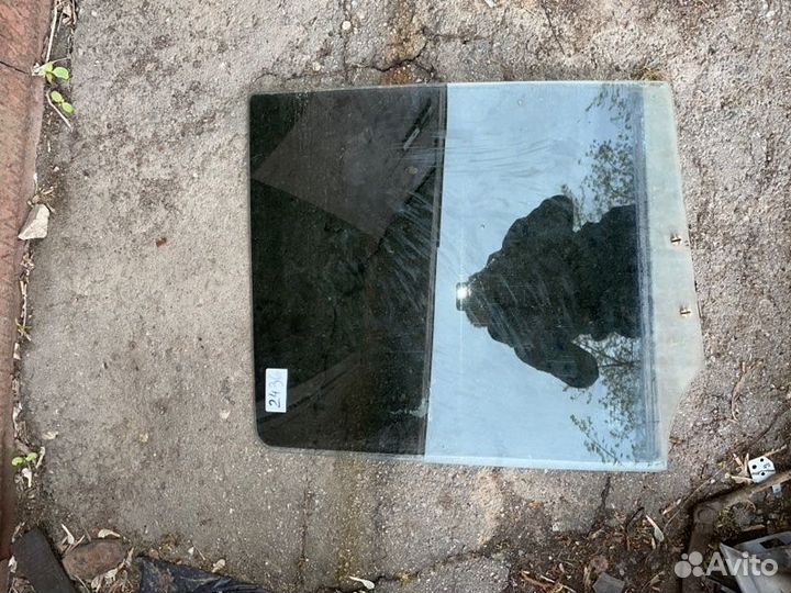 Стекло двери заднее правое Kia Sportage 1 бензин