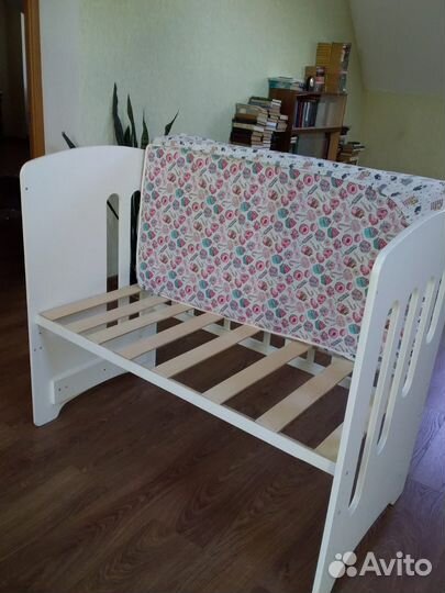 Детская кроватка с матрасом