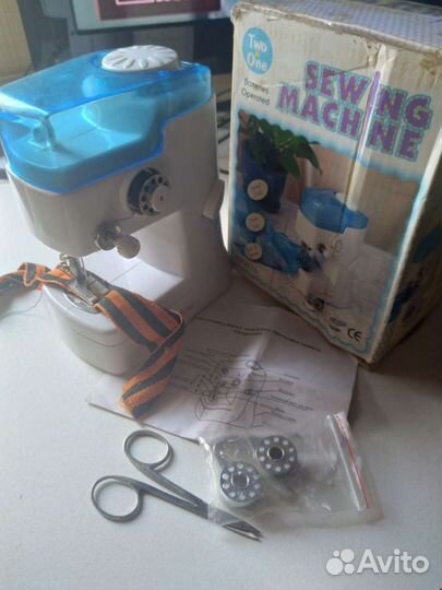Портативная швейная машинка