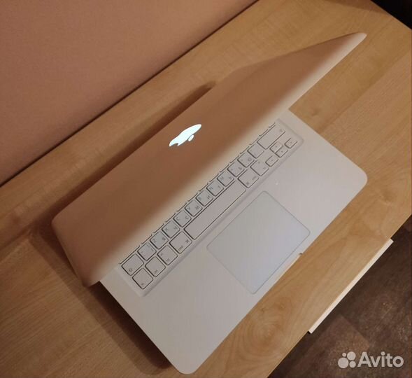 Apple MacBook mid 13