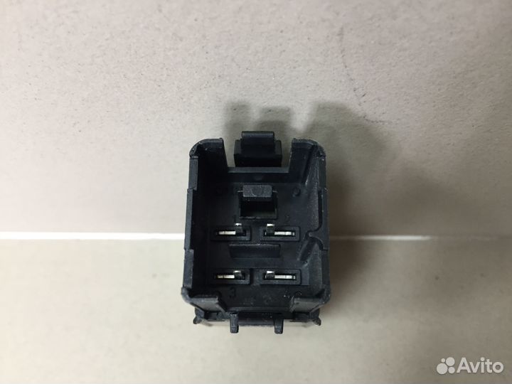 Кнопка аварийной сигнализации VW Passat B6 / CC