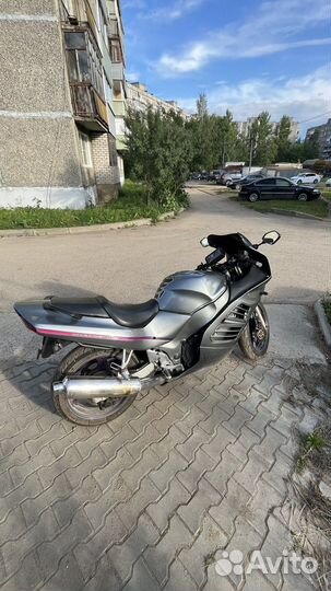 Suzuki RF 600