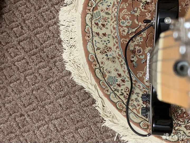 Электрогитара squier с комбиком Marshall MG15CF