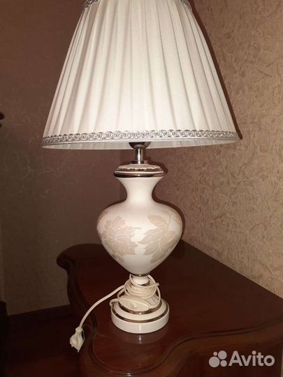 Настольная лампа