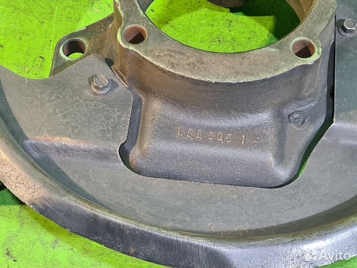 Кулак передний правый Land Rover Discovery II