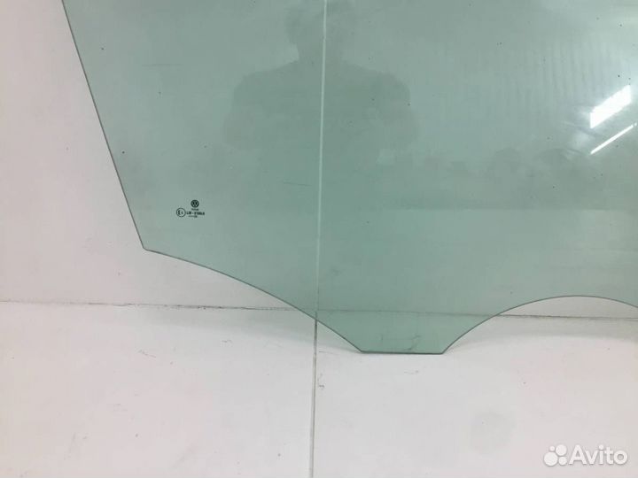 Стекло двери передней правой Volkswagen Polo Sed R