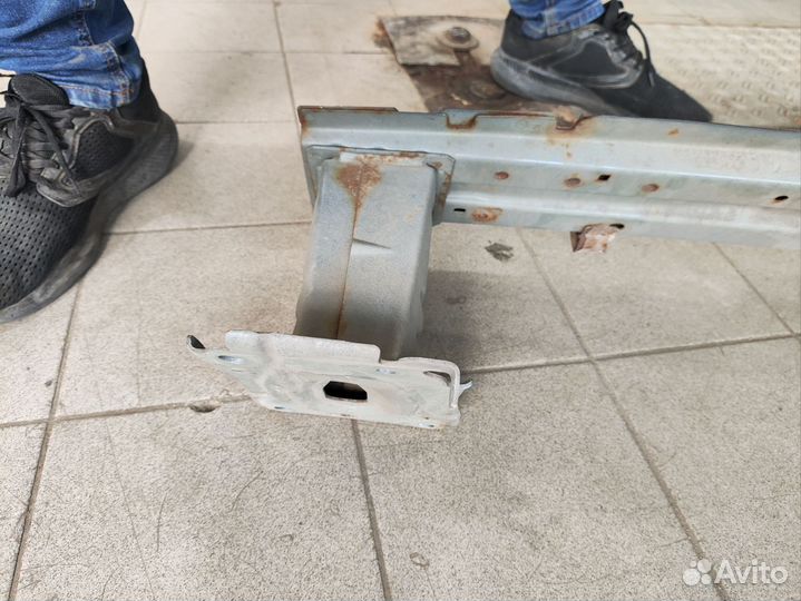 Усилитель переднего бампера Mitsubishi Outlander 3