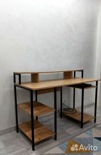 Письменный стол