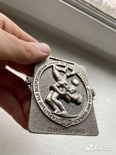 Изготовление медалей, кубков, значков