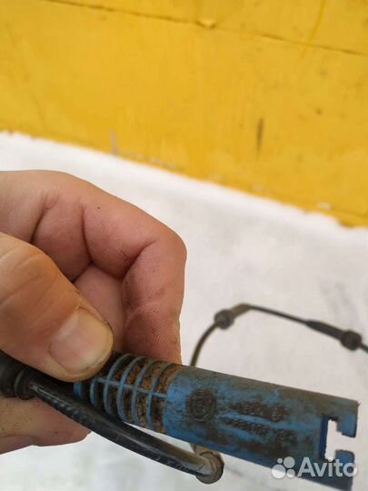 Бмв Е39 датчик абс задний