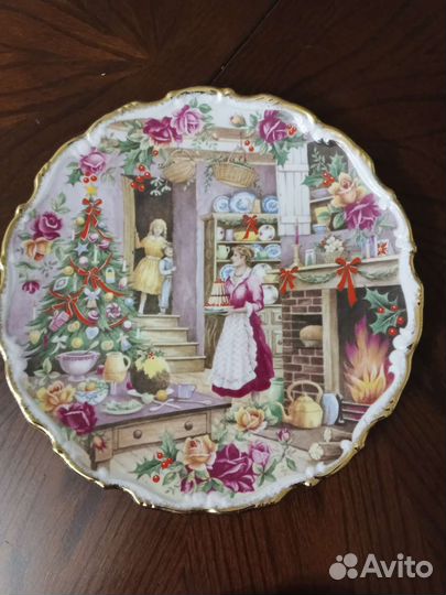 Тарелка настенная Royal Albert