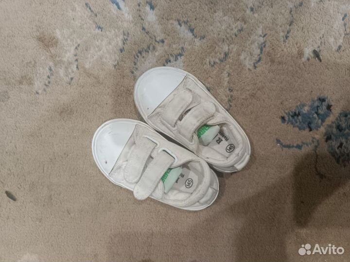 Обувь и шапочки, носочки для девочки