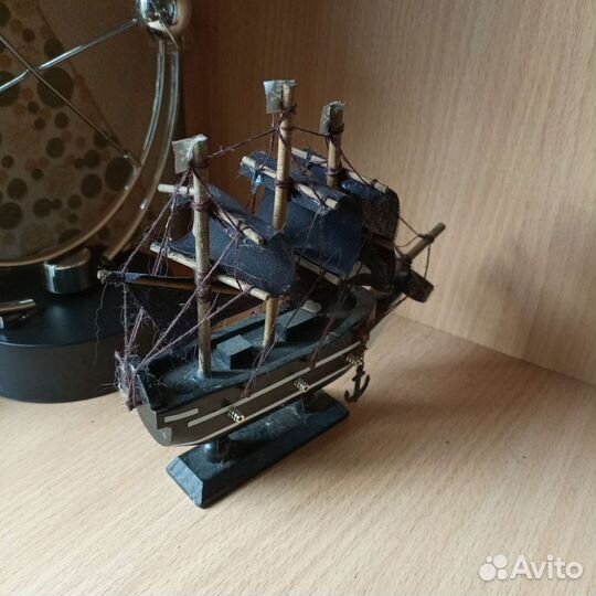 Модель пиратского корабля