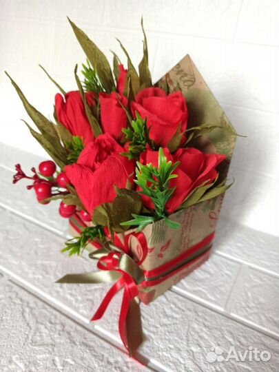 Конфетный букет в кашпо-конверте, кружке, бокале