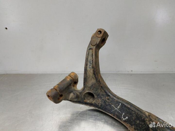 Кулак поворотный передний левый Volkswagen Passat