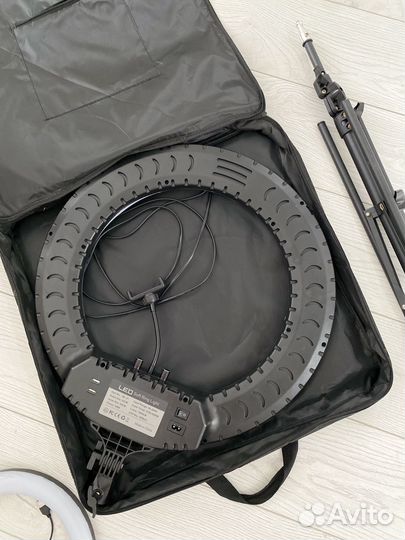 Кольцевая лампа 54 см с штативом