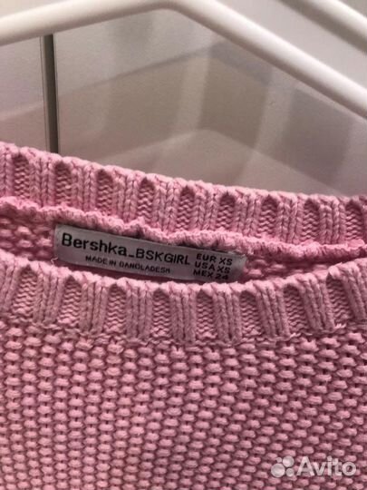 Красивый розовый свитер bershka