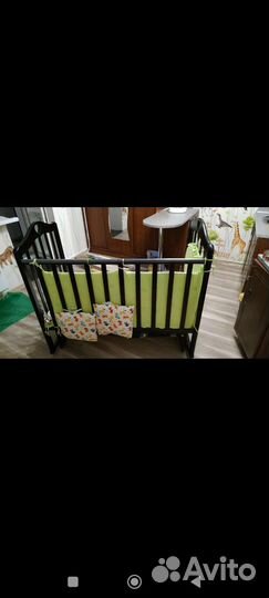 Детская кроватка с поперечным маятником