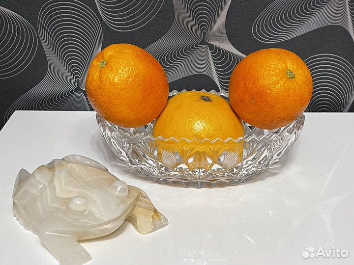 Красивая хрустальная чаша