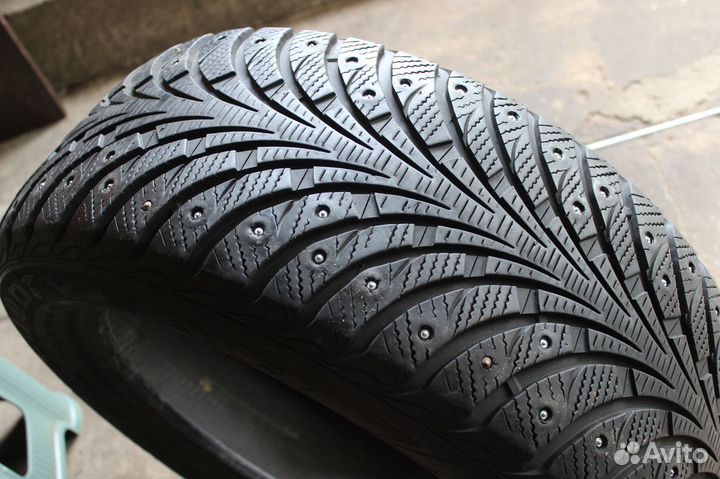 Goodyear UltraGrip Extreme 245/50 R18 100T