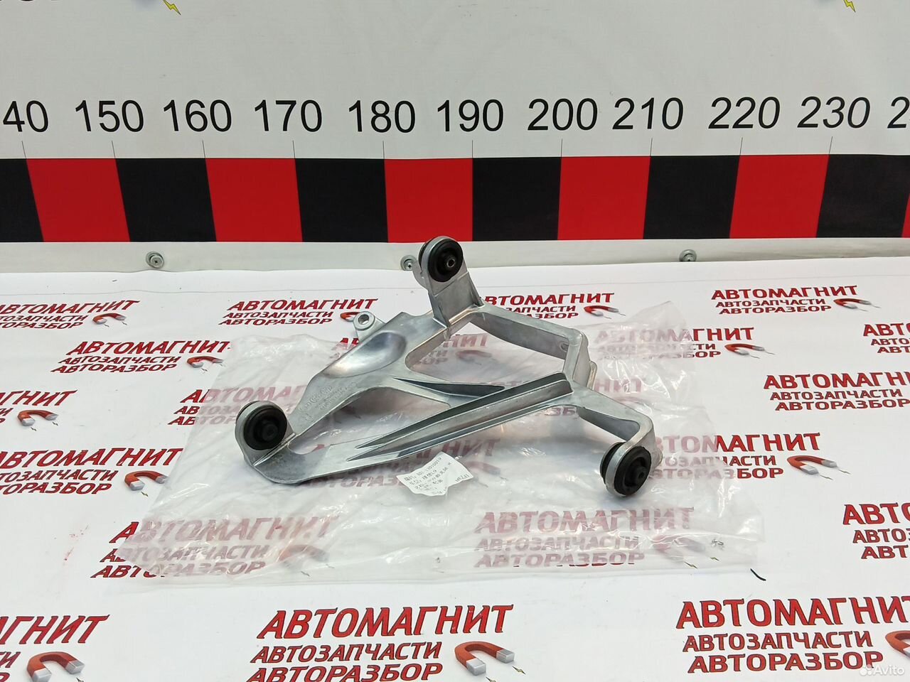 Кронштейн интеркулера правый Lixiang L7 L9