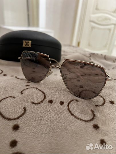 Солнцезащитные очки escada