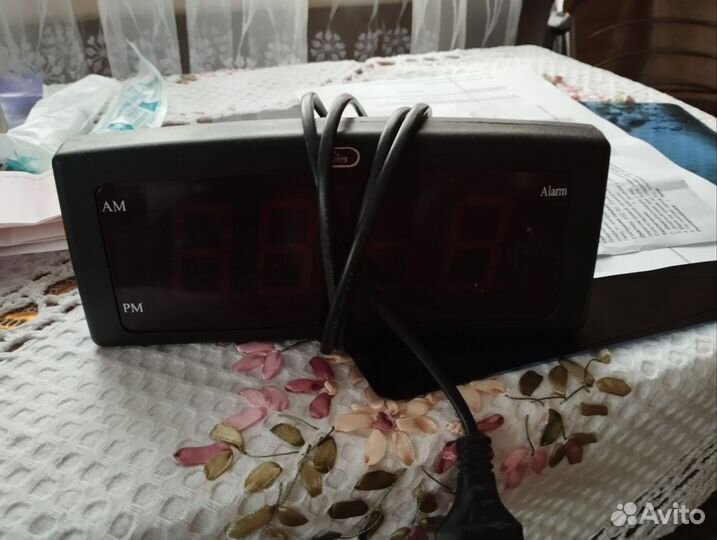 Часы электронные настольные