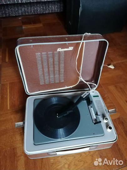 Проигрыватель винила СССР Юность 301