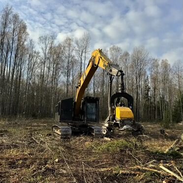 Гусеничный харвестер Caterpillar 320