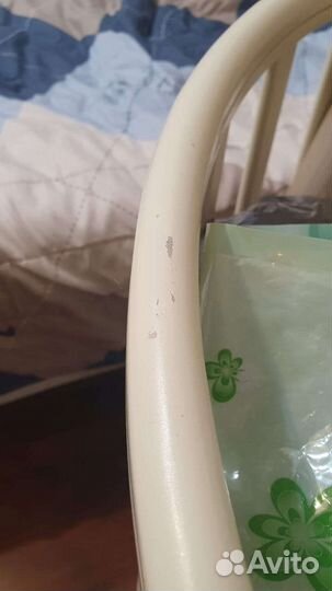 Детская кроватка с маятником