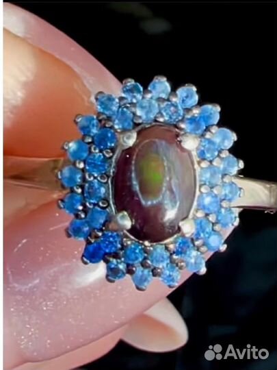Серебряное кольцо с шпинелью и сапфирами